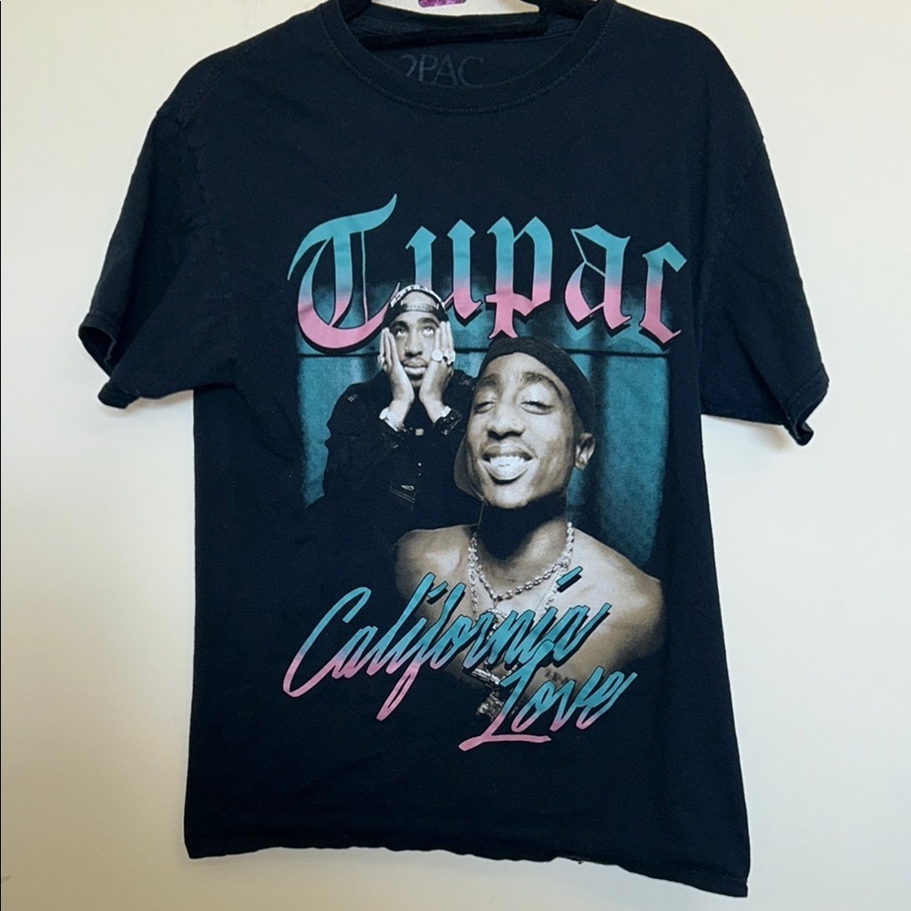 17.  Black Tupac Short Sleeve Graphic T-Shirt size M